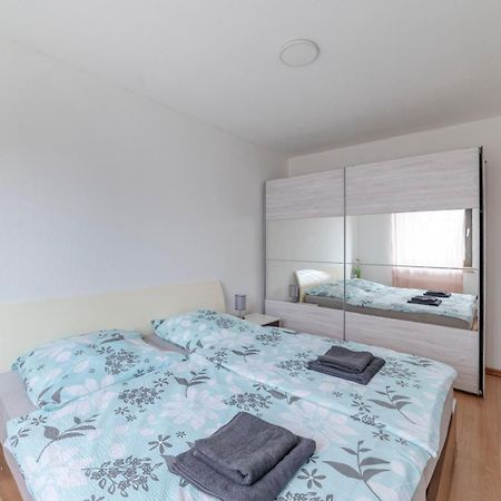 Schoene, Moeblierte Wohnung Mit Balkon Und Tiefgarage Düsseldorf Zewnętrze zdjęcie