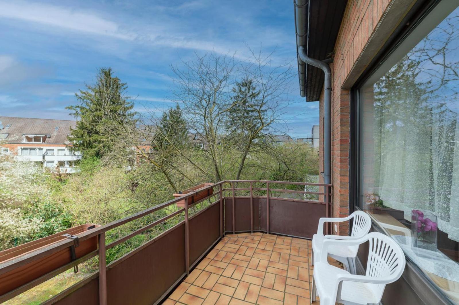 Schoene, Moeblierte Wohnung Mit Balkon Und Tiefgarage Düsseldorf Zewnętrze zdjęcie