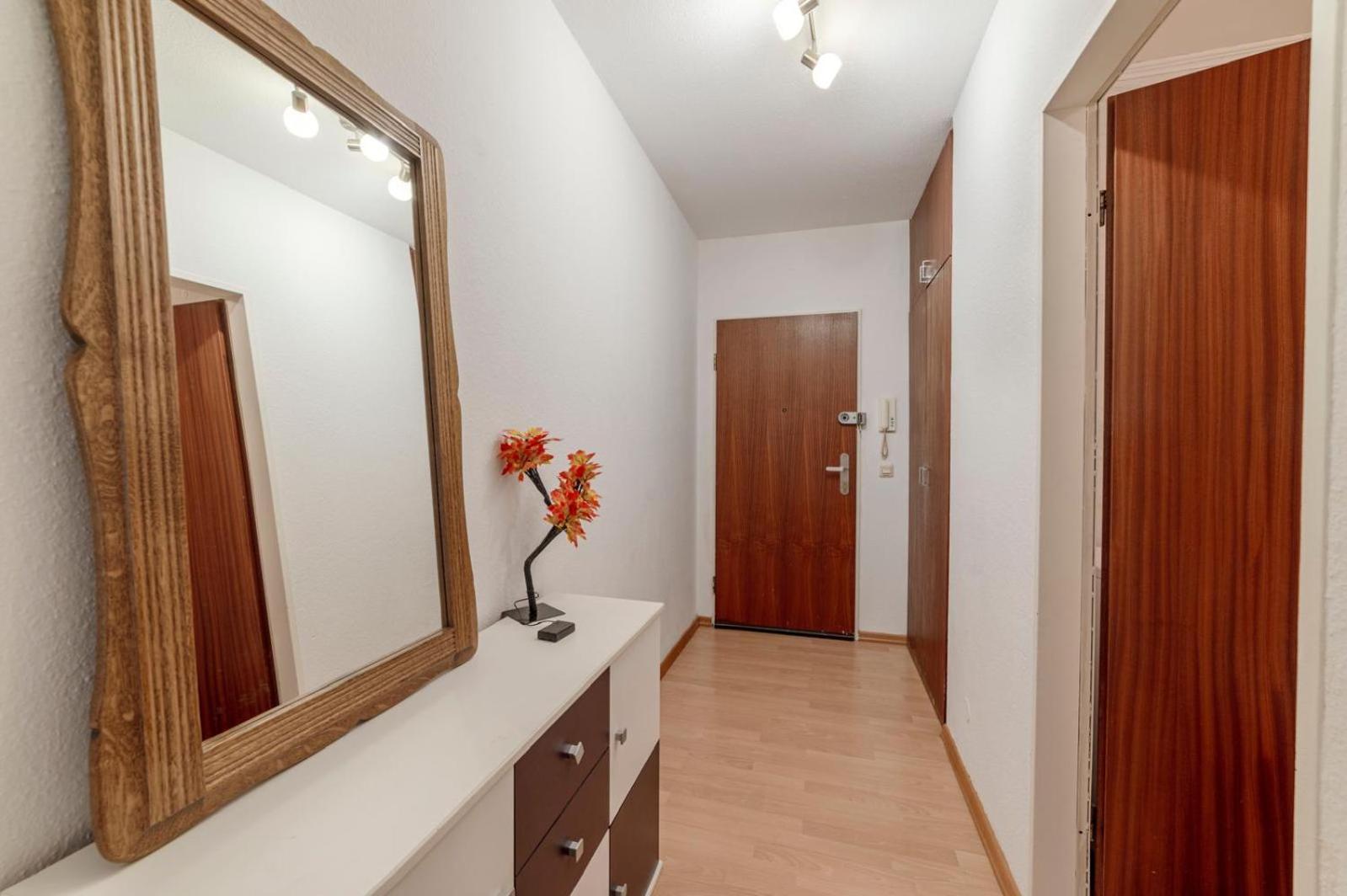 Schoene, Moeblierte Wohnung Mit Balkon Und Tiefgarage Düsseldorf Zewnętrze zdjęcie
