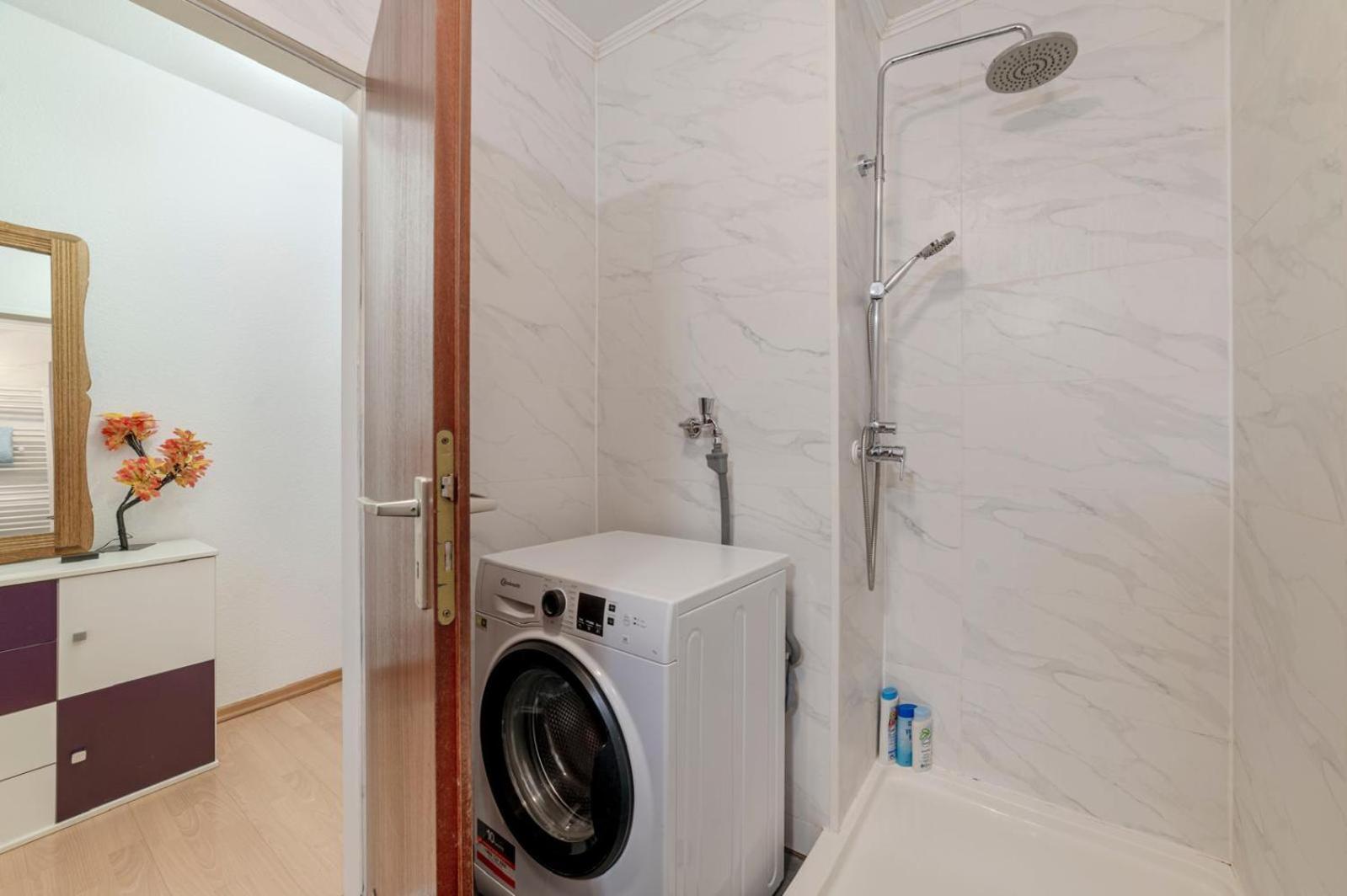 Schoene, Moeblierte Wohnung Mit Balkon Und Tiefgarage Düsseldorf Zewnętrze zdjęcie