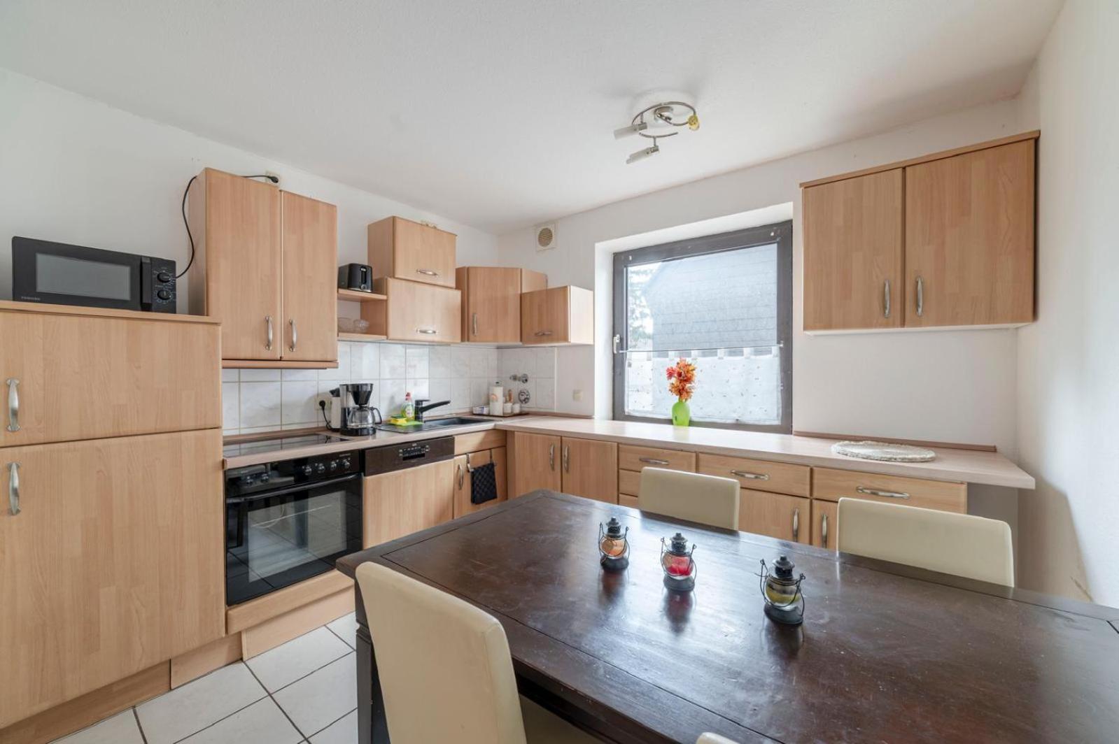 Schoene, Moeblierte Wohnung Mit Balkon Und Tiefgarage Düsseldorf Zewnętrze zdjęcie